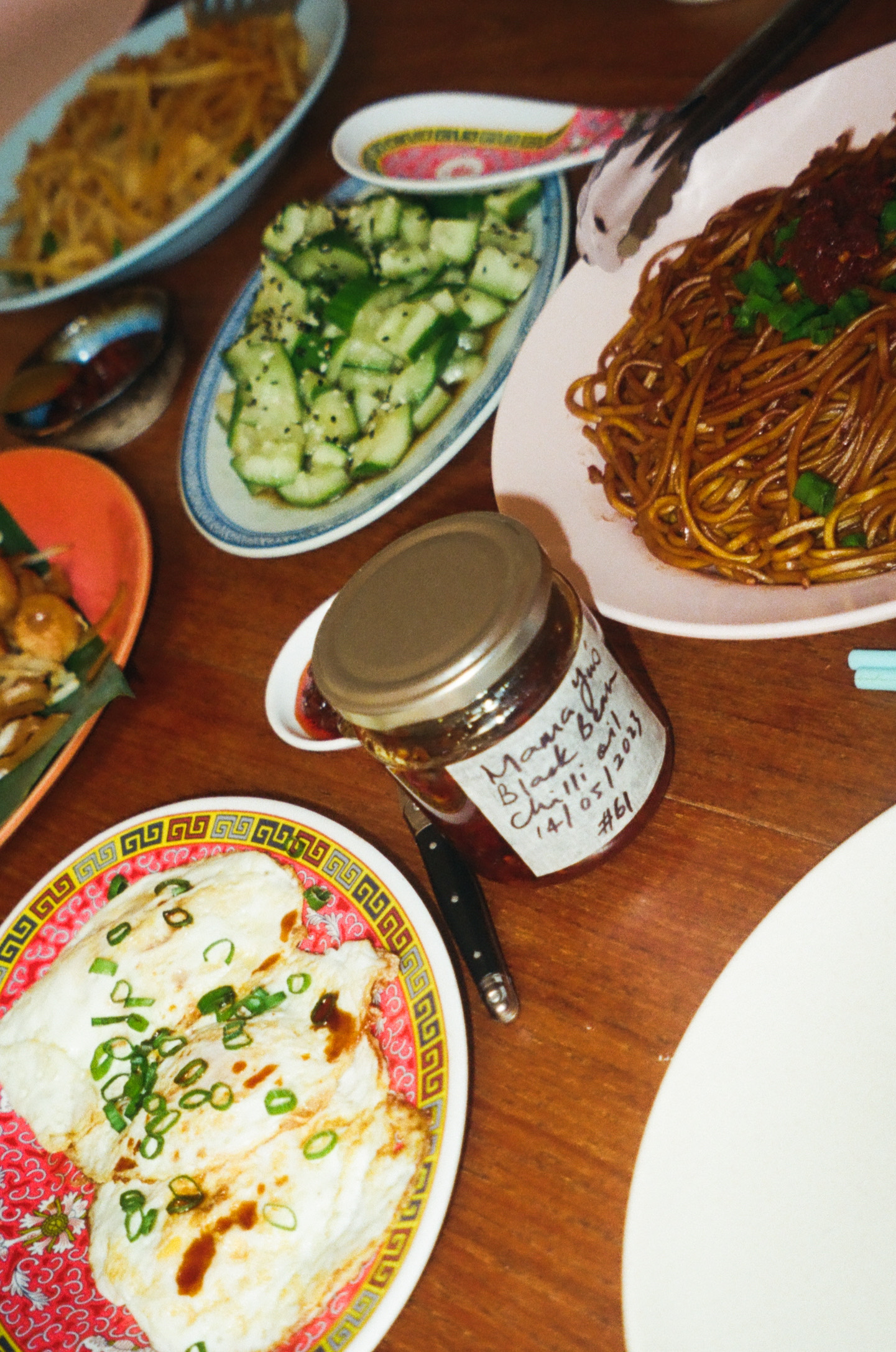 A table of independent food